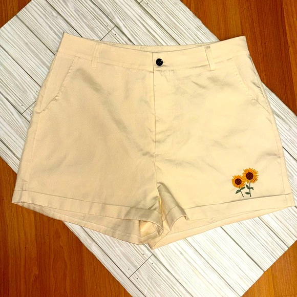 Romwe Embroidered Sunflower Summer Shorts w Pockets Women’s Size 8 10 Large - Picture 1 of 7